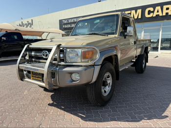 Toyota  Land Cruiser  LX  2012  Manual  83,000 Km  6 Cylinder  Four Wheel Drive (4WD)  Pick Up  White
