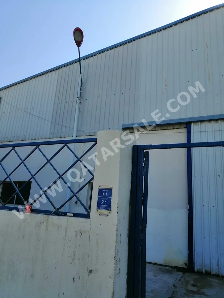 Warehouses & Stores - Al Rayyan - Industrial Area -Area Size: 1000 Square Meter