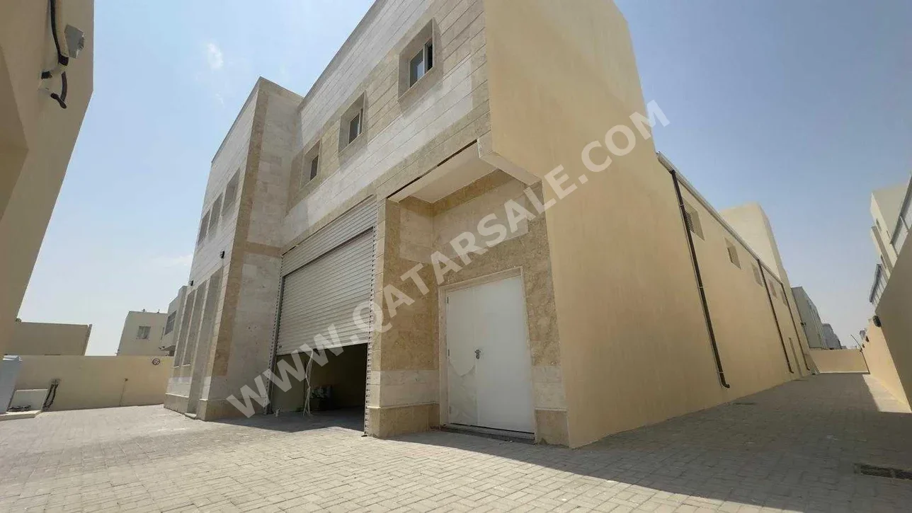 Warehouses & Stores - Al Wakrah - Wadi Aba Seleel -Area Size: 1000 Square Meter