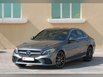 مرسيدس - بنز  سي - كلاس  300 AMG  2019  اوتوماتيك  100,000 كم  4 سلندر  دفع خلفي  كوبيه \ سبورت  رمادي