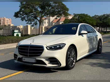مرسيدس - بنز اس - كلاس 580 2022 اوتوماتيك 44,000 كم 8 سلندر دفع خلفي سيدان أبيض تحت الضمان