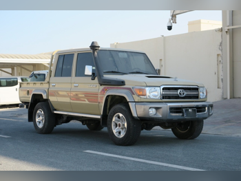 تويوتا  لاند كروزر  ال اكس  2023  عادي  0 كم  8 سلندر  دفع رباعي  بيكب  بيج  تحت الضمان