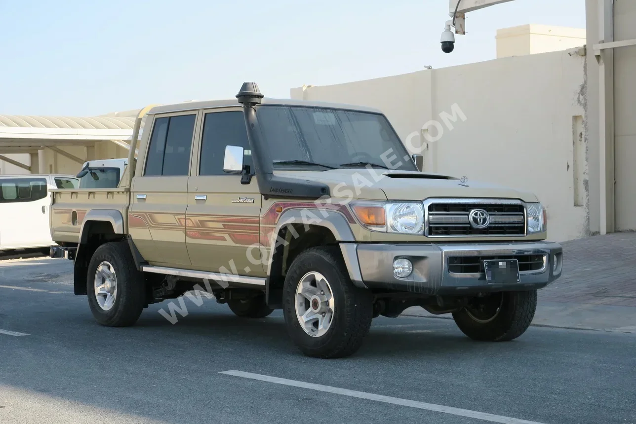 تويوتا  لاند كروزر  ال اكس  2023  عادي  0 كم  8 سلندر  دفع رباعي  بيكب  بيج  تحت الضمان