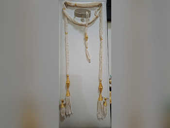 الذهب نصف طقم  البحرين  نسائي  حسب القطعة ( ديزاينرز)  26.6 غرام  طبيعة  ذهب أصفر  عيار 21