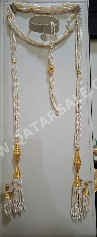 الذهب نصف طقم  البحرين  نسائي  حسب القطعة ( ديزاينرز)  26.6 غرام  طبيعة  ذهب أصفر  عيار 21