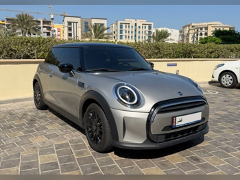 Mini  Cooper  2023  Automatic  15,140 Km  3 Cylinder  Front Wheel Drive (FWD)  Hatchback  Silver and Black  With Warranty