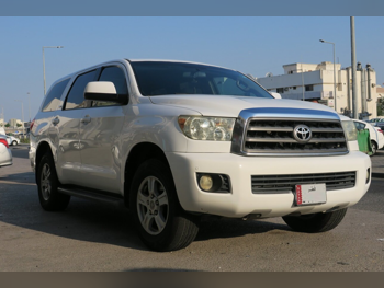 تويوتا سكويا 2013 اوتوماتيك 307,000 كم 8 سلندر دفع رباعي اس يو في أبيض