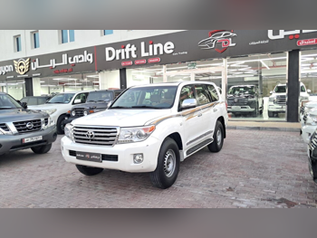 تويوتا  لاند كروزر  في اكس ار  2013  اوتوماتيك  370,000 كم  8 سلندر  دفع رباعي  اس يو في  أبيض