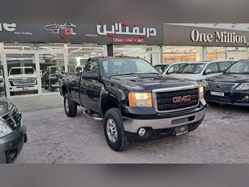 GMC Sierra 2500 HD 2011 Automatic 300,000 Km 8 Cylinder Four Wheel Drive (4WD) Pick Up Black