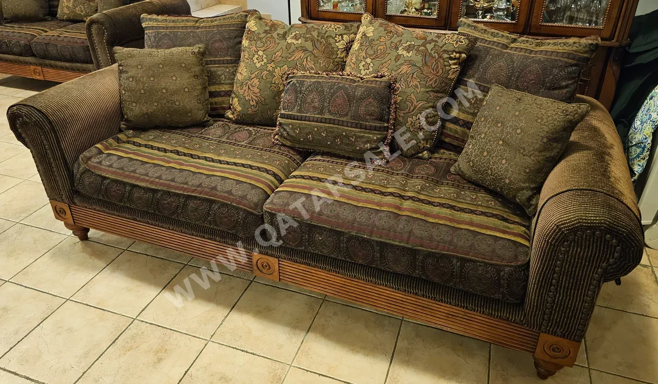 الأرائك والكنب والكراسي هوم سينتر  طقم كنب  - قماش  - بني