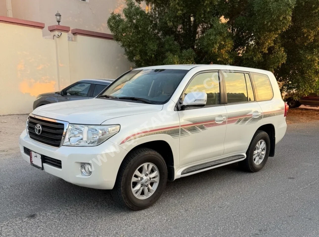 Toyota  Land Cruiser  GX  2013  Automatic  166,000 Km  6 Cylinder  Four Wheel Drive (4WD)  SUV  Pearl