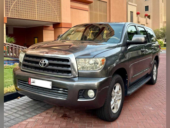 Toyota  Sequoia  SR5  2015  Automatic  288,000 Km  8 Cylinder  Four Wheel Drive (4WD)  SUV  Dark Gray