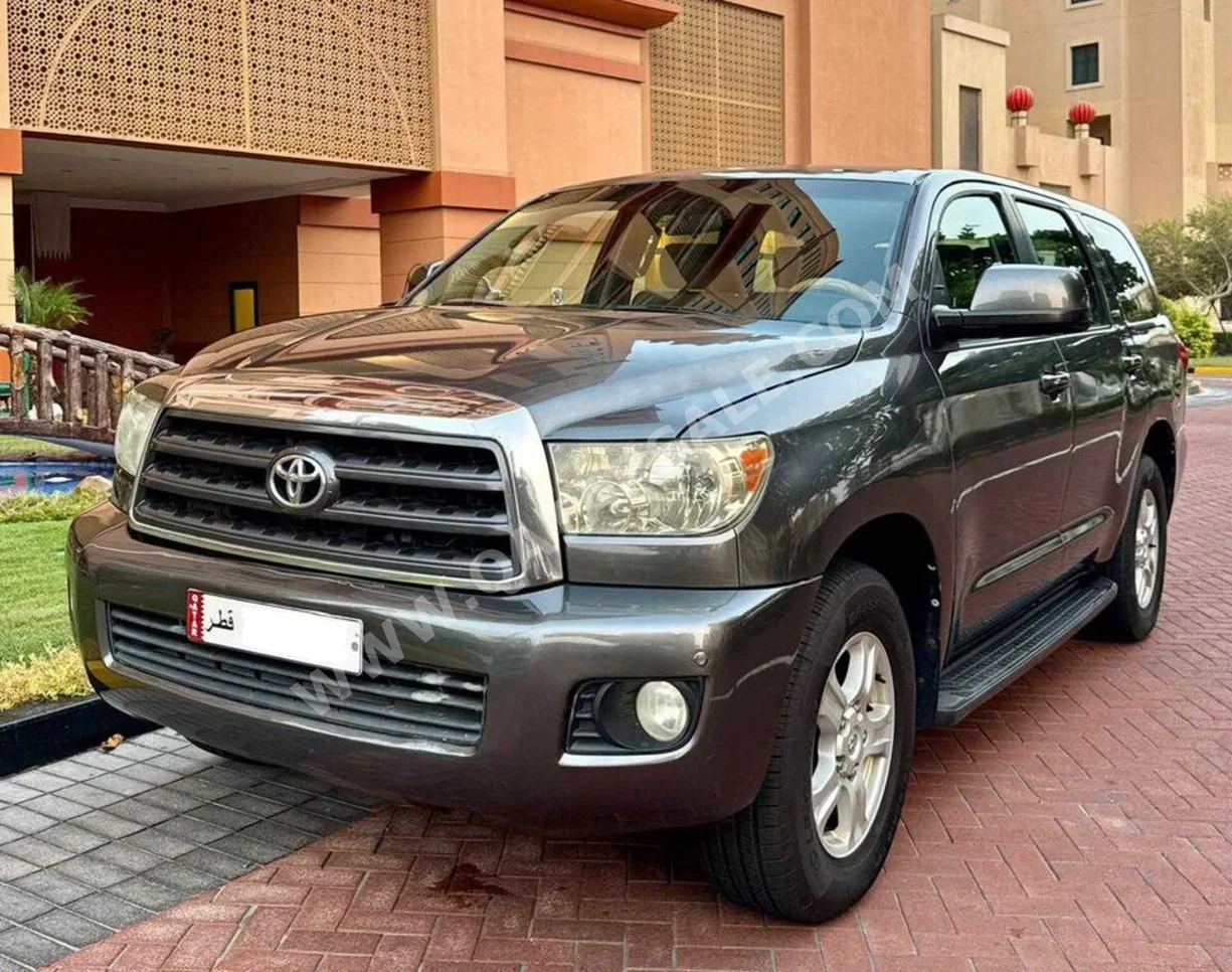 Toyota Sequoia SR5 2015 Automatic 288,000 Km 8 Cylinder Four Wheel Drive (4WD) SUV Dark Gray