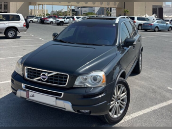 فولفو اكس سي 90 2013 اوتوماتيك 149,000 كم 6 سلندر دفع رباعي اس يو في أزرق غامق