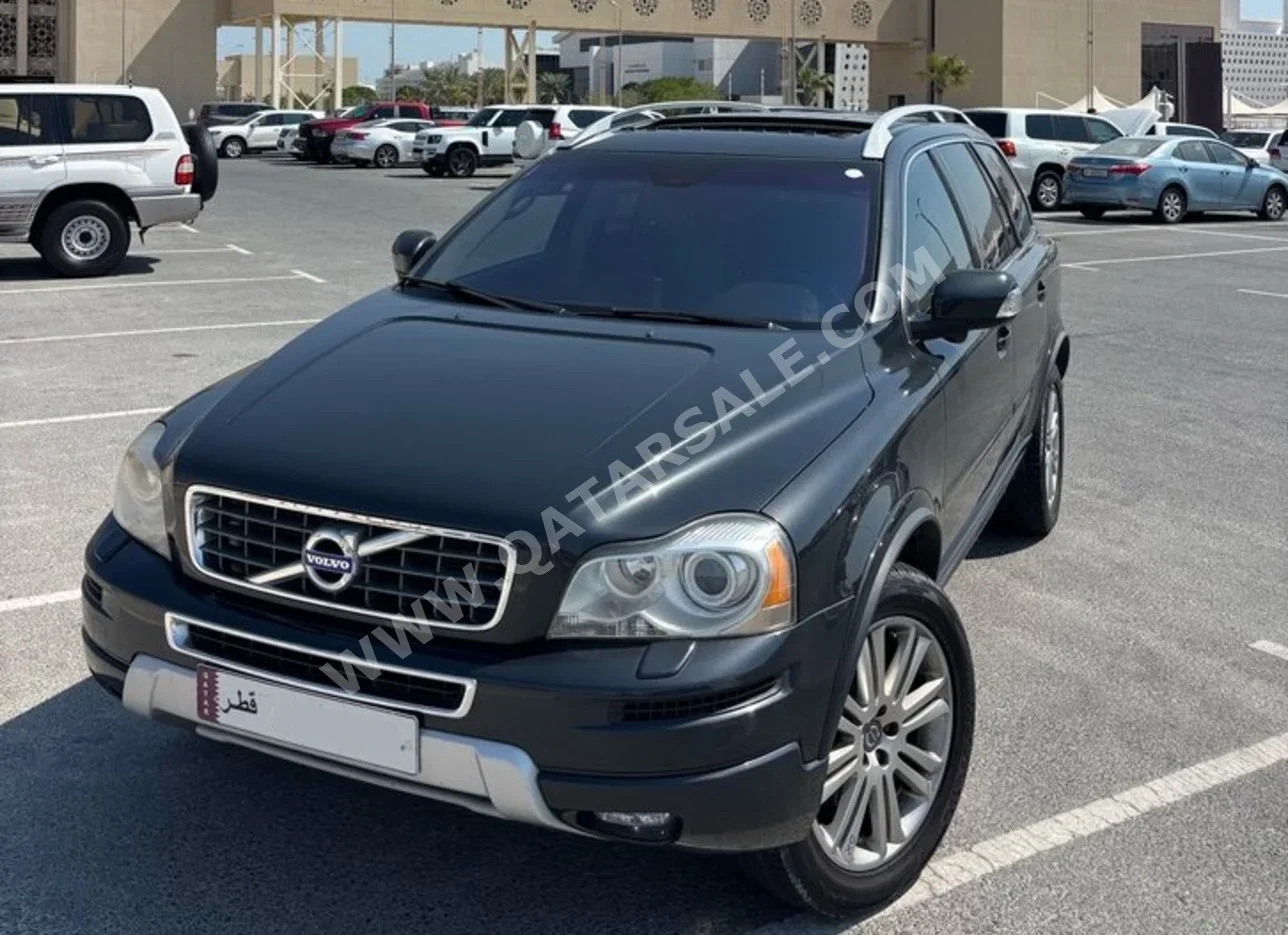 فولفو اكس سي 90 2013 اوتوماتيك 149,000 كم 6 سلندر دفع رباعي اس يو في أزرق غامق