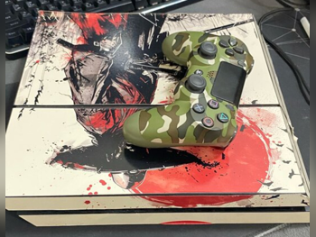 Video Games Consoles - Sony  - PlayStation 4  - 825 GB  -Included Controllers: 1