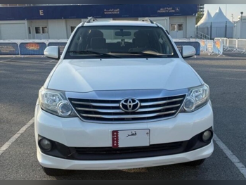 Toyota  Fortuner  SR5  2015  Automatic  142,000 Km  6 Cylinder  Four Wheel Drive (4WD)  SUV  Pearl  With Warranty