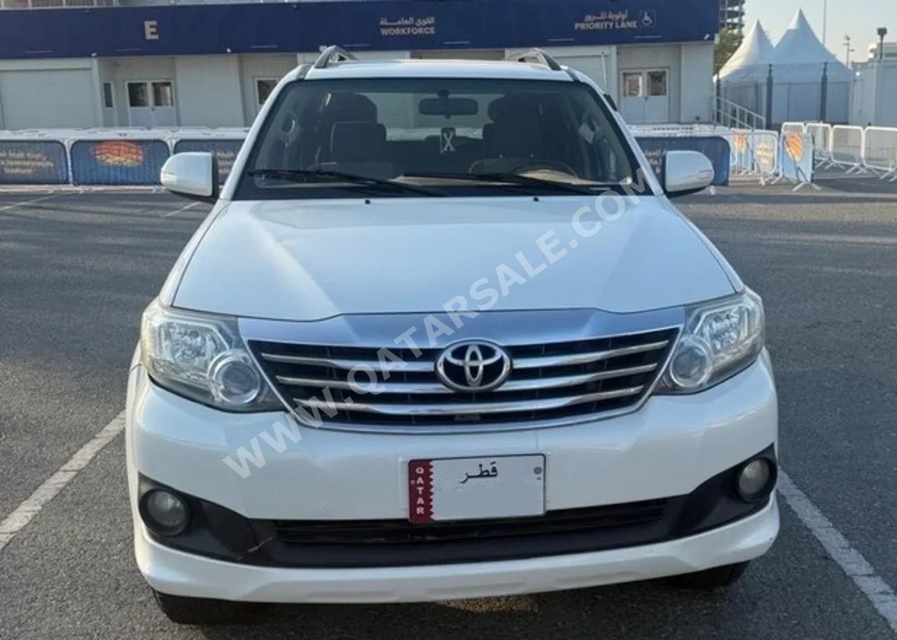 Toyota Fortuner SR5 2015 Automatic 142,000 Km 6 Cylinder Four Wheel Drive (4WD) SUV Pearl With Warranty