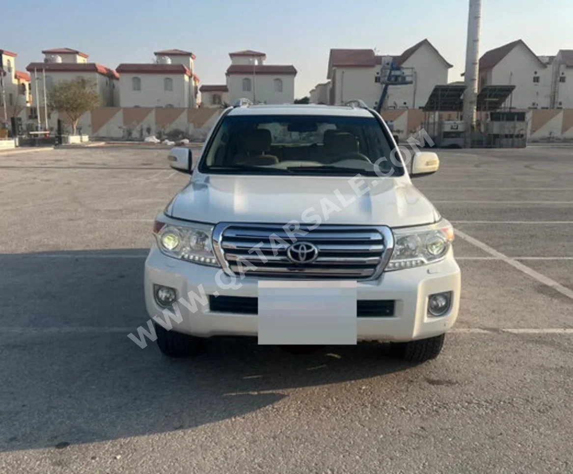 Toyota  Land Cruiser  VXR  2011  Automatic  316,695 Km  8 Cylinder  Four Wheel Drive (4WD)  SUV  White