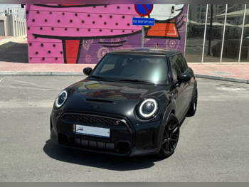 Mini  Cooper  S  2024  Automatic  35,000 Km  4 Cylinder  Front Wheel Drive (FWD)  Hatchback  Black  With Warranty