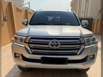 تويوتا  لاند كروزر  جي اكس ار  2021  اوتوماتيك  10,000 كم  6 سلندر  دفع رباعي  اس يو في  رمادي  تحت الضمان