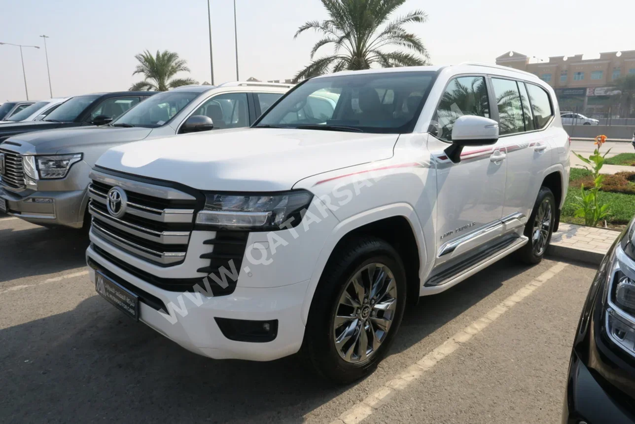 تويوتا  لاند كروزر  جي اكس ار  2025  اوتوماتيك  0 كم  6 سلندر  دفع رباعي  اس يو في  أبيض  تحت الضمان
