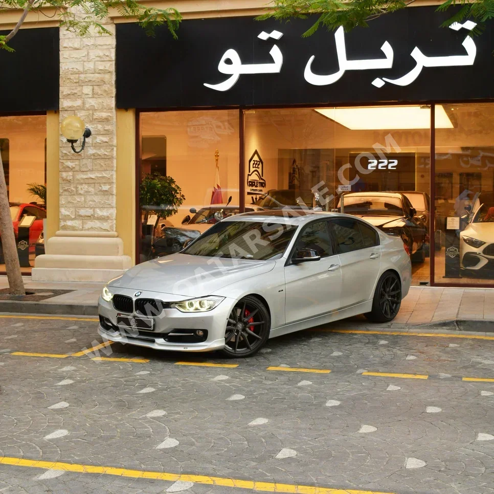 بي ام دبليو  الفئة - الثالثة  330i  2014  اوتوماتيك  40,550 كم  4 سلندر  دفع خلفي  سيدان  فضي