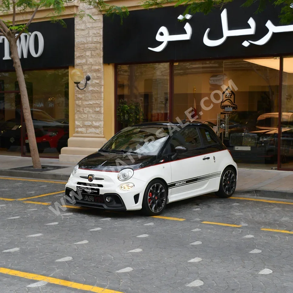 فيات  595  ابارث كومبيتيزيوني  2020  اوتوماتيك  123,900 كم  4 سلندر  دفع رباعي  هاتشباك  أبيض