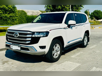 Toyota  Land Cruiser  GXR  2024  Automatic  52,000 Km  6 Cylinder  Four Wheel Drive (4WD)  SUV  White  With Warranty