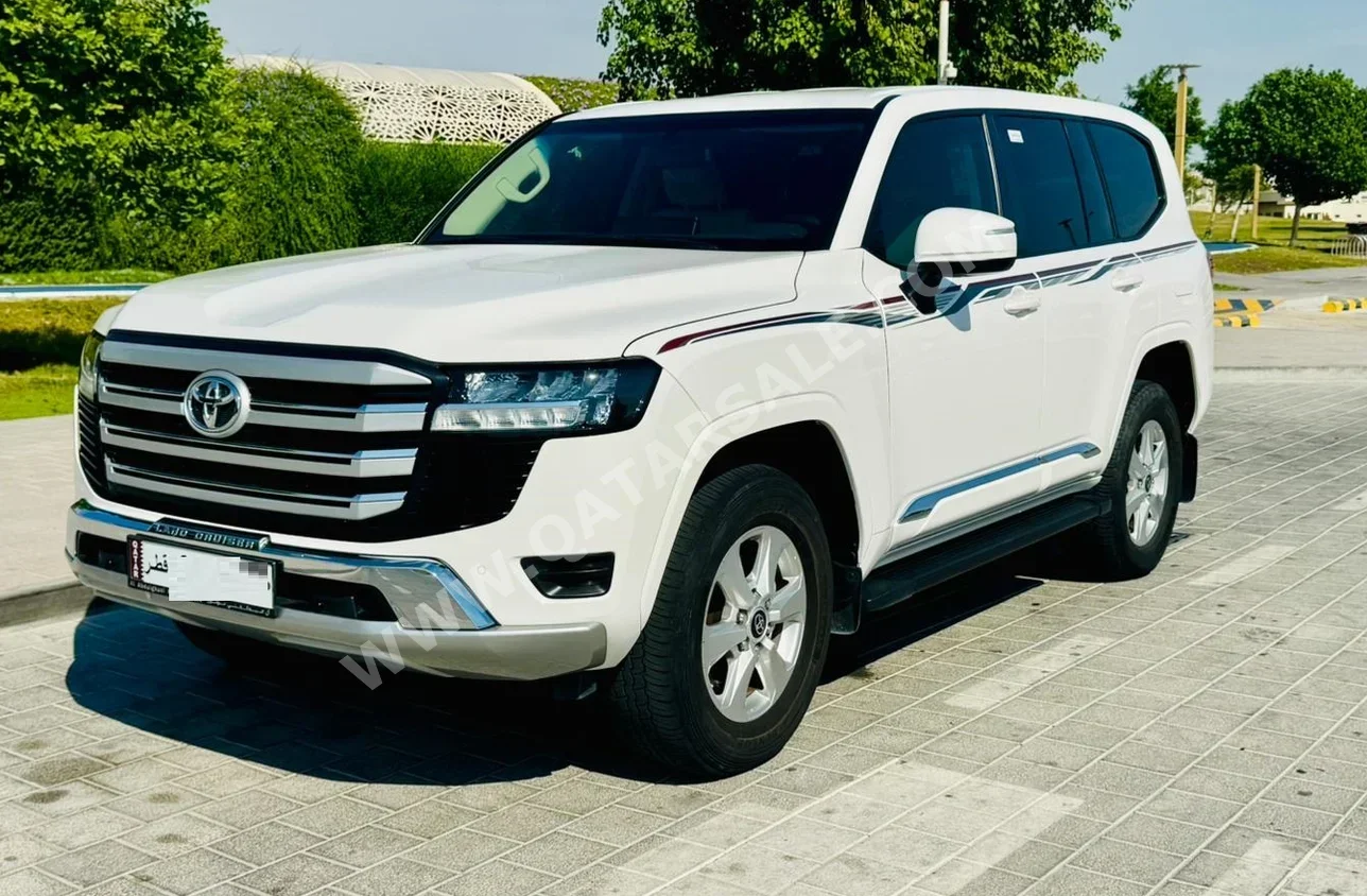 تويوتا لاند كروزر جي اكس ار 2024 اوتوماتيك 52,000 كم 6 سلندر دفع رباعي اس يو في أبيض تحت الضمان