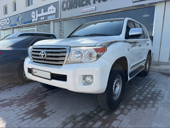 تويوتا  لاند كروزر  في اكس ار  2015  اوتوماتيك  515,000 كم  8 سلندر  دفع رباعي  اس يو في  أبيض