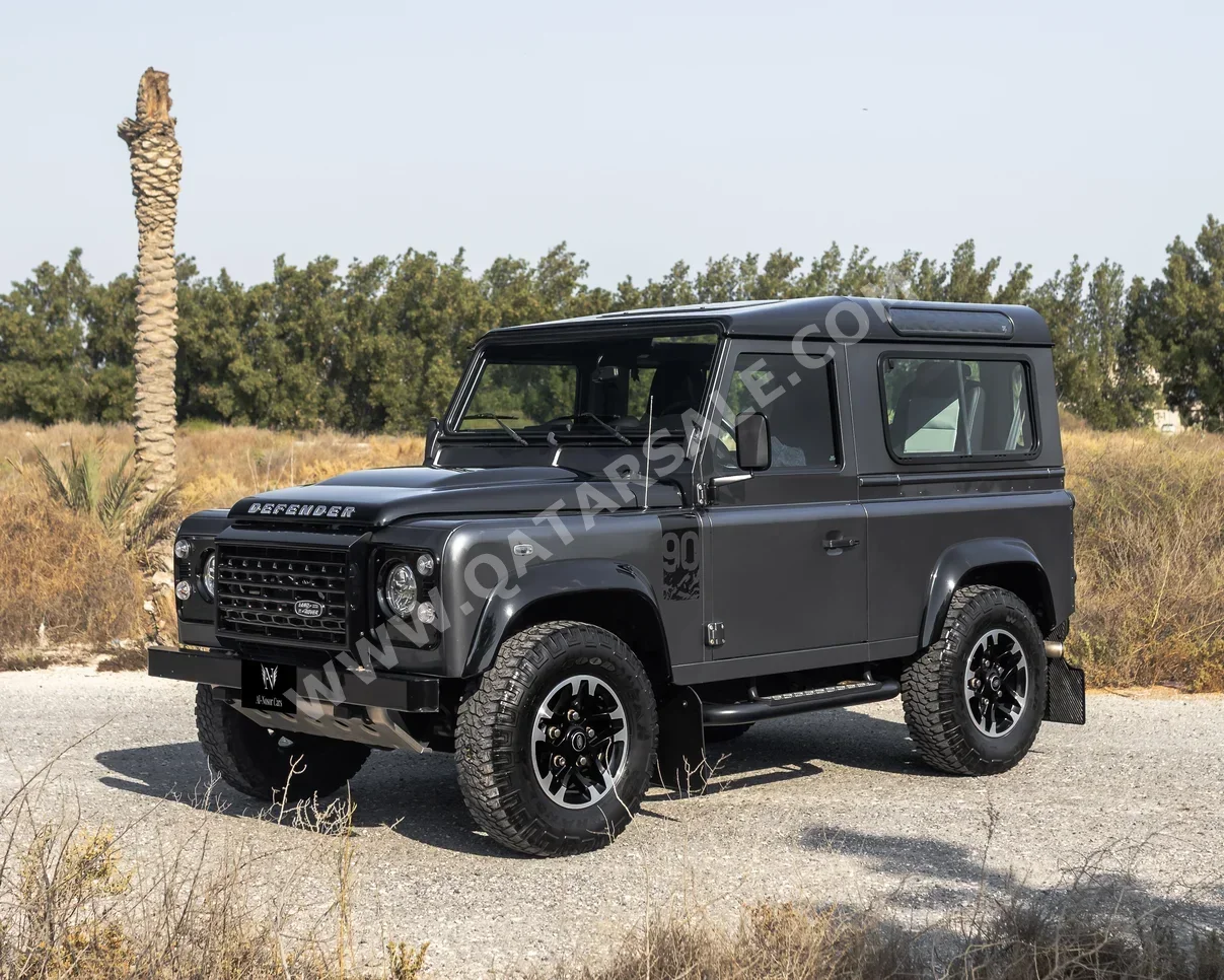 Land Rover Defender 90 ADVENTURE 2016 Manual 38,000 Km 4 Cylinder Four Wheel Drive (4WD) SUV Gray