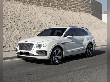 بنتلي  بينتايجا  2017  اوتوماتيك  99,000 كم  12 سلندر  دفع رباعي  اس يو في  أبيض