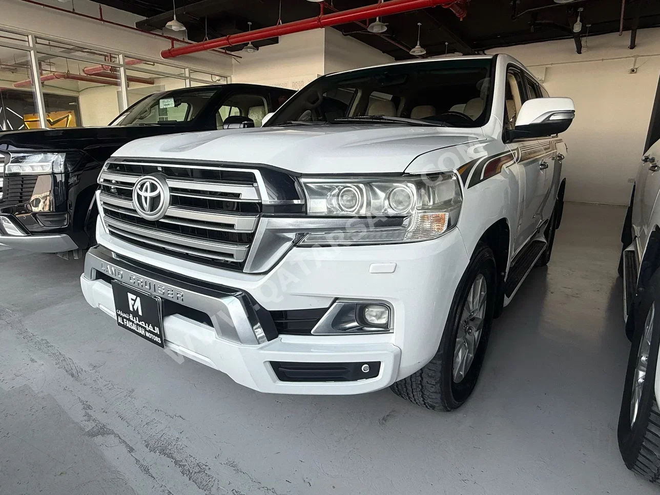 Toyota  Land Cruiser  GXR  2017  Automatic  257,000 Km  8 Cylinder  Four Wheel Drive (4WD)  SUV  White