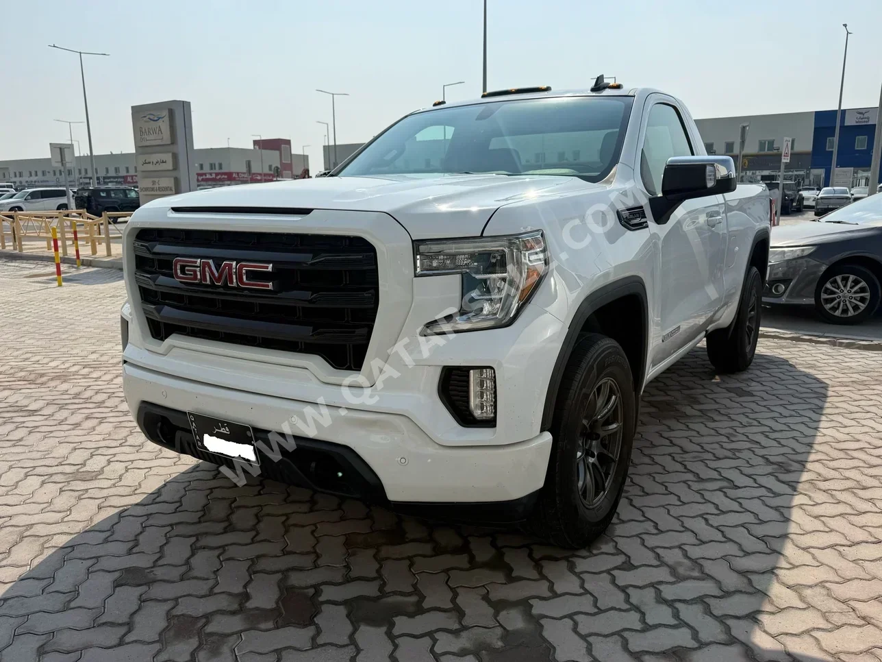 جي ام سي  سييرا  اليفيشن  2019  اوتوماتيك  270,000 كم  8 سلندر  دفع رباعي  بيكب  أبيض
