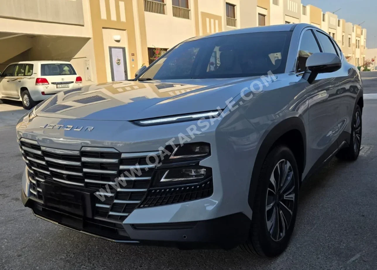 Jetour  Dashing  Luxury  2025  Automatic  3,500 Km  4 Cylinder  Front Wheel Drive (FWD)  SUV  Beige and Brown  With Warranty