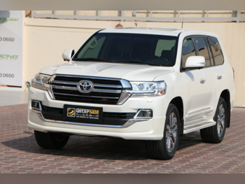 تويوتا  لاند كروزر  جي اكس ار  2016  اوتوماتيك  87,000 كم  8 سلندر  دفع رباعي  اس يو في  أبيض