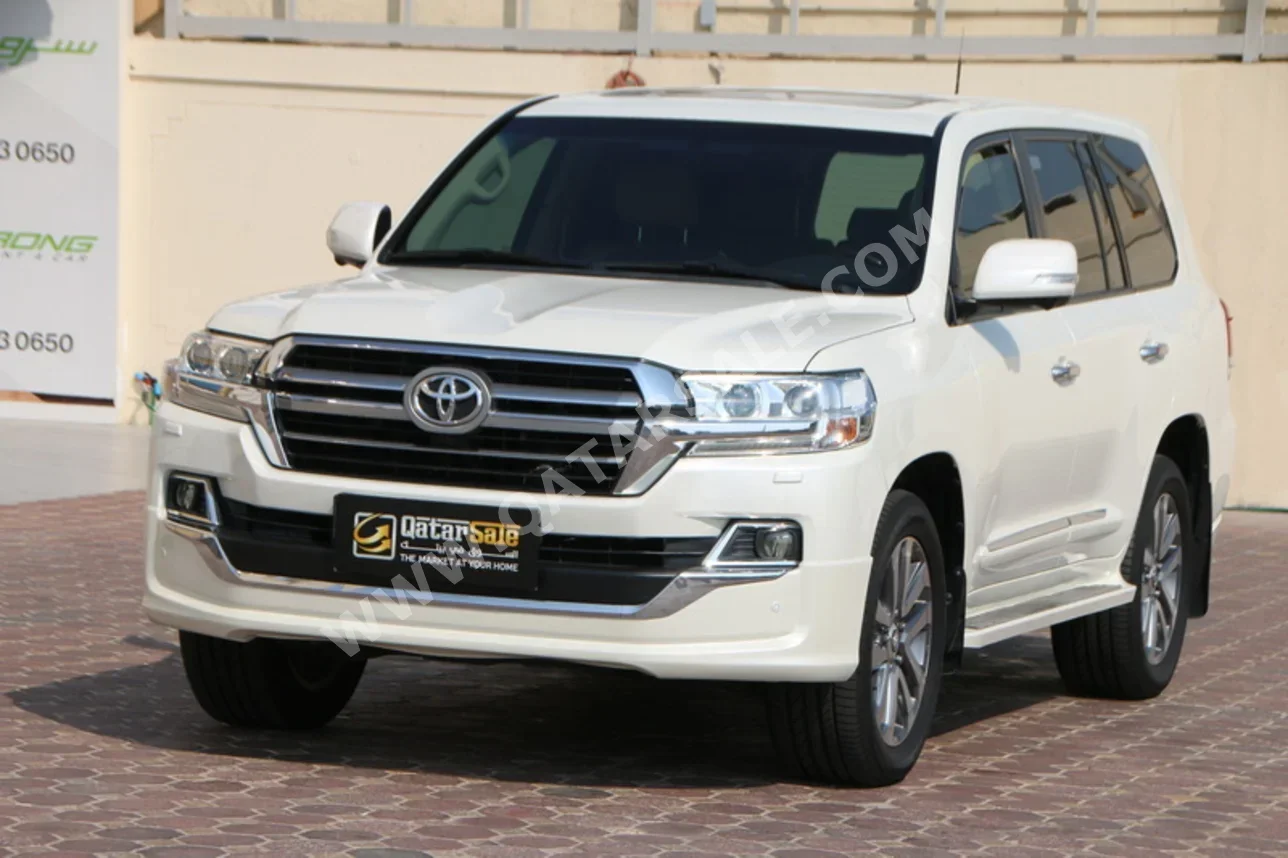 Toyota  Land Cruiser  GXR  2016  Automatic  87,000 Km  8 Cylinder  Four Wheel Drive (4WD)  SUV  White