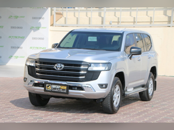 تويوتا  لاند كروزر  جي اكس  2025  اوتوماتيك  500 كم  6 سلندر  دفع رباعي  اس يو في  فضي  تحت الضمان