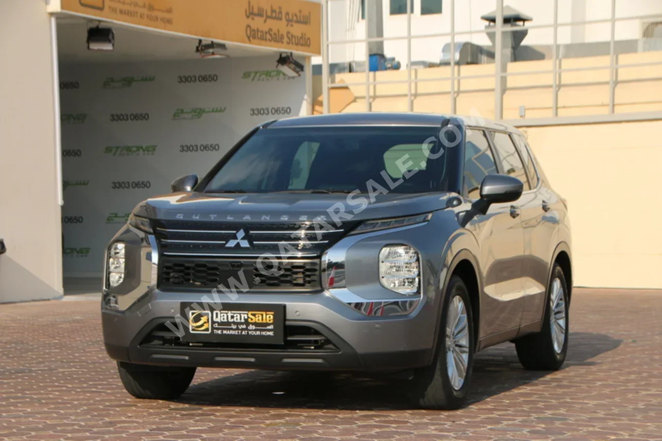 Mitsubishi  Outlander  2023  Automatic  41,000 Km  4 Cylinder  Rear Wheel Drive (RWD)  SUV  Gray  With Warranty