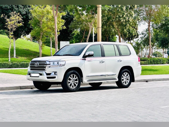 تويوتا  لاند كروزر  جي اكس ار  2018  اوتوماتيك  194,000 كم  8 سلندر  دفع رباعي  اس يو في  أبيض