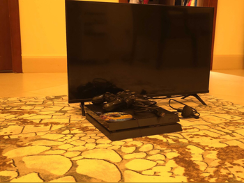 Video Games Consoles - Sony - PlayStation 4 -Included Controllers: 2