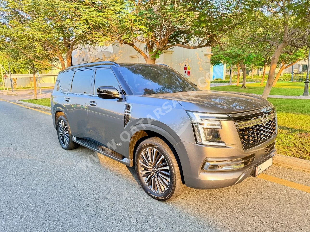 نيسان باترول بلاتينيوم تيربو 2025 اوتوماتيك 8,000 كم 6 سلندر دفع رباعي اس يو في رمادي تحت الضمان