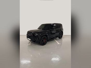 لاند روفر  ديفيندر  110 اتش اس اي  2023  اوتوماتيك  40,000 كم  6 سلندر  دفع رباعي  اس يو في  أسود  تحت الضمان