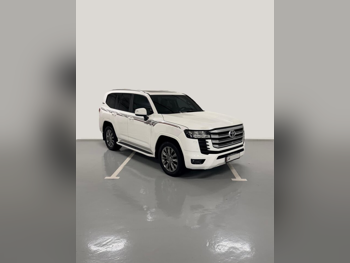 تويوتا  لاند كروزر  جي اكس ار توين توربو  2022  اوتوماتيك  120,000 كم  6 سلندر  دفع رباعي  اس يو في  أبيض