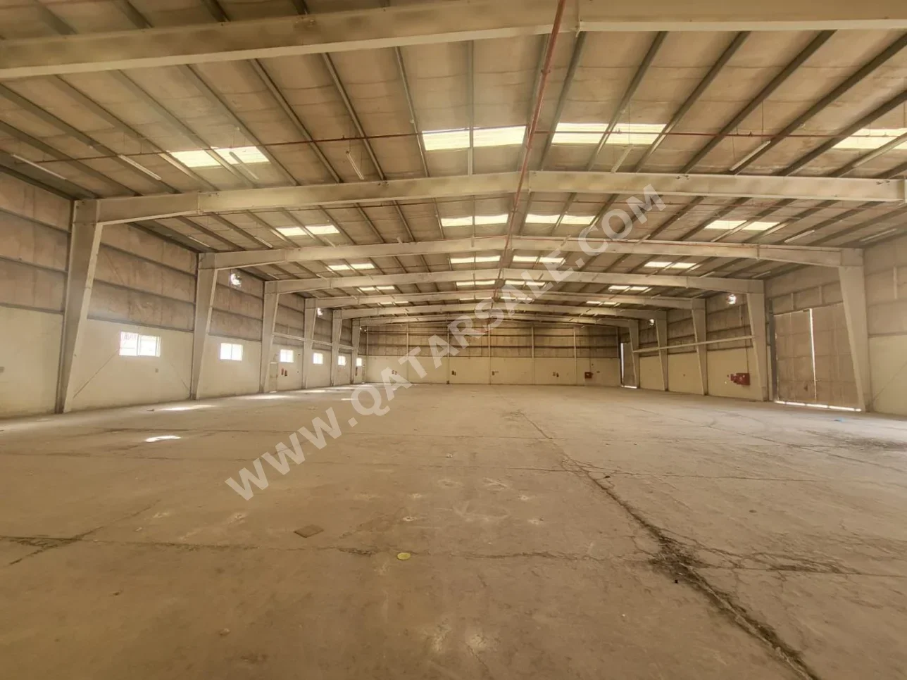 Warehouses & Stores - Al Rayyan - Industrial Area -Area Size: 2000 Square Meter