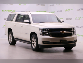 شفروليه سوبربان 2015 اوتوماتيك 246,000 كم 8 سلندر دفع رباعي اس يو في أبيض لؤلؤي