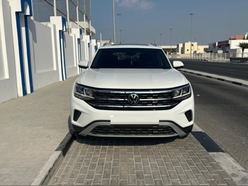 Volkswagen  Teramont  Comfortline  2023  Automatic  24,492 Km  6 Cylinder  Four Wheel Drive (4WD)  SUV  Pearl  With Warranty