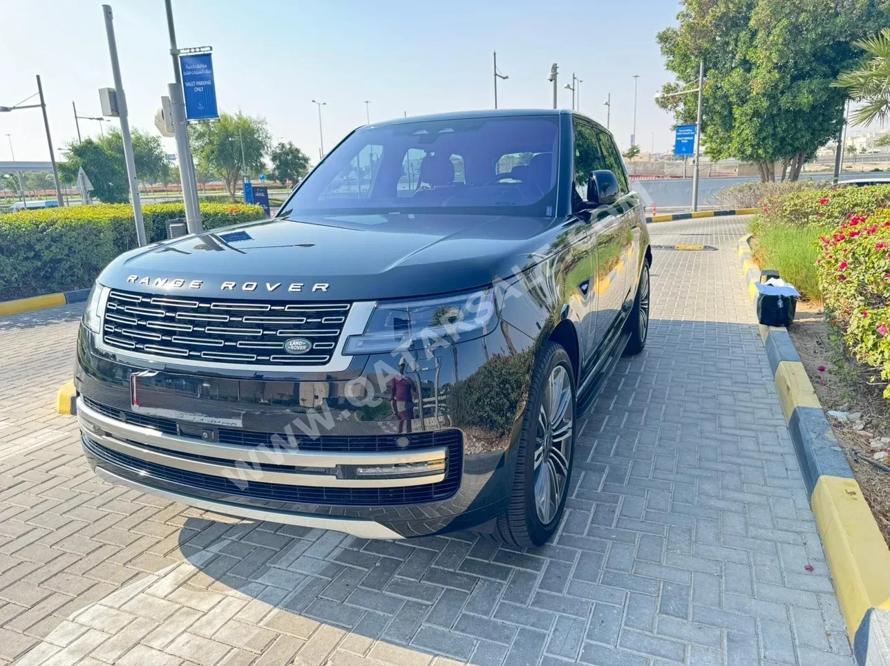 Land Rover  Range Rover  Vogue HSE  2023  Automatic  61,000 Km  8 Cylinder  Four Wheel Drive (4WD)  SUV  Black  With Warranty