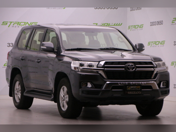 تويوتا  لاند كروزر  جي اكس ار  2021  اوتوماتيك  161,000 كم  6 سلندر  دفع رباعي  اس يو في  رمادي
